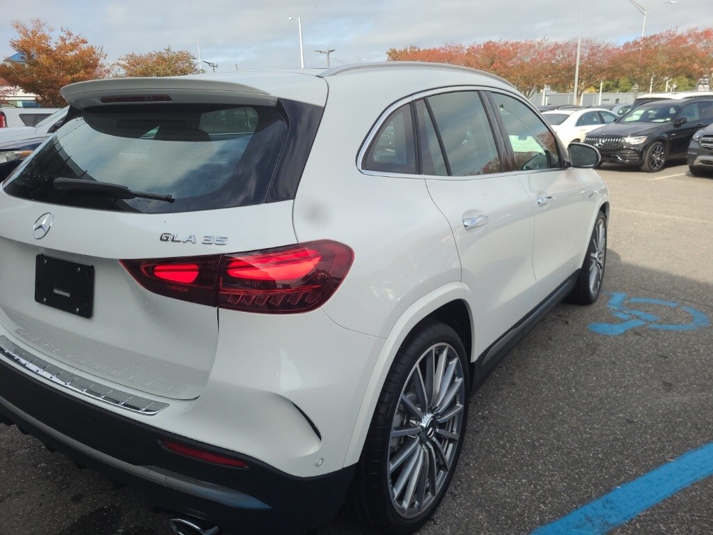 2025 Mercedes Benz GLA 35 AMG photo 3
