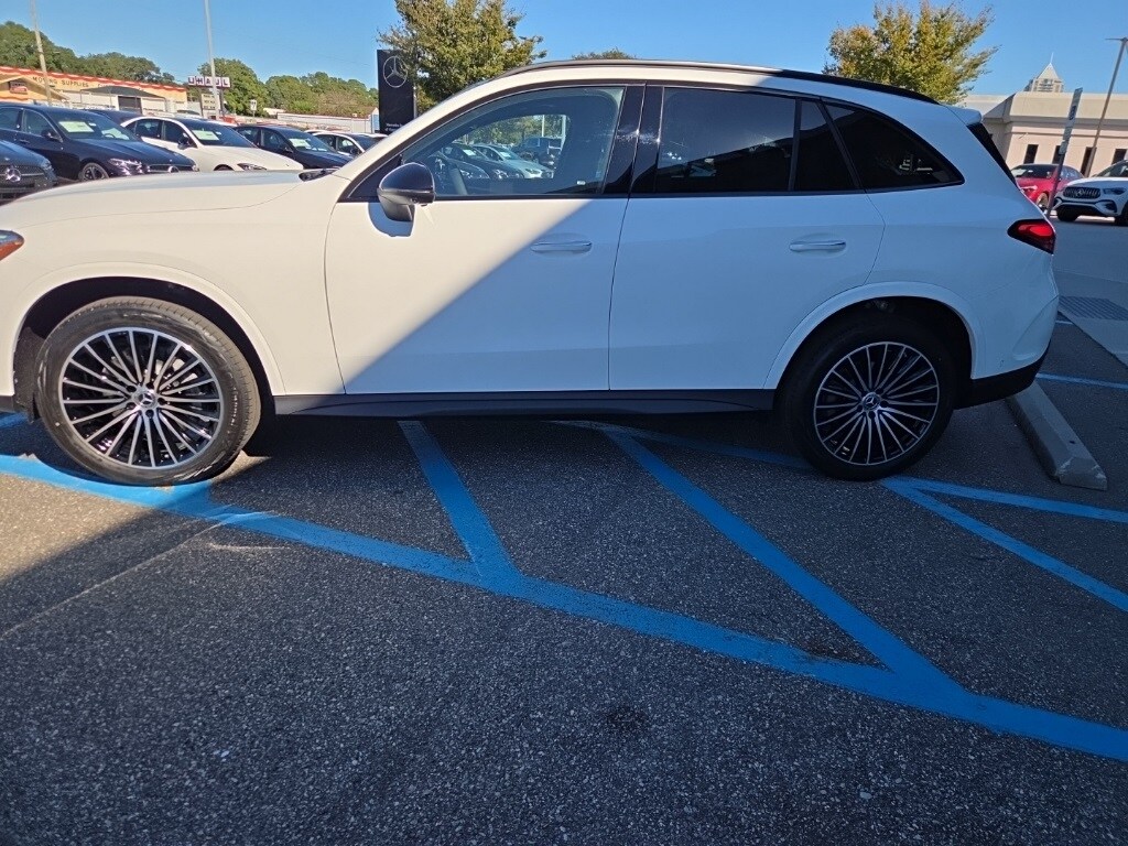 2026 Mercedes Benz GLC 300 4MATIC photo 3