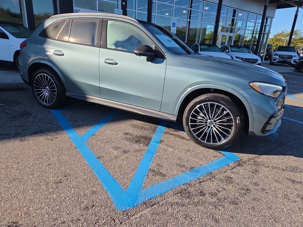 2026 Mercedes Benz GLC 300 4MATIC photo 2