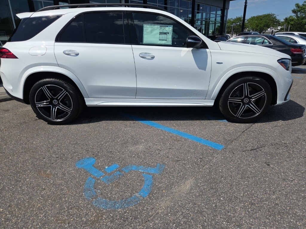 2025 Mercedes Benz GLE 450e 4MATIC photo 2