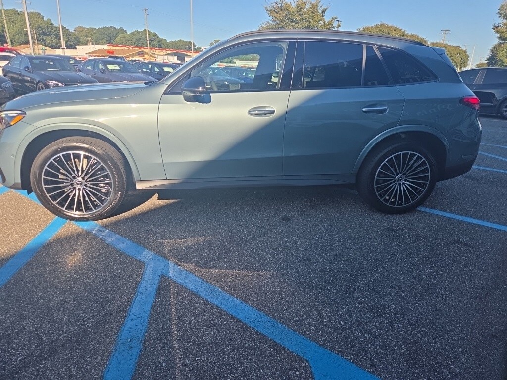 2026 Mercedes Benz GLC 300 4MATIC photo 2