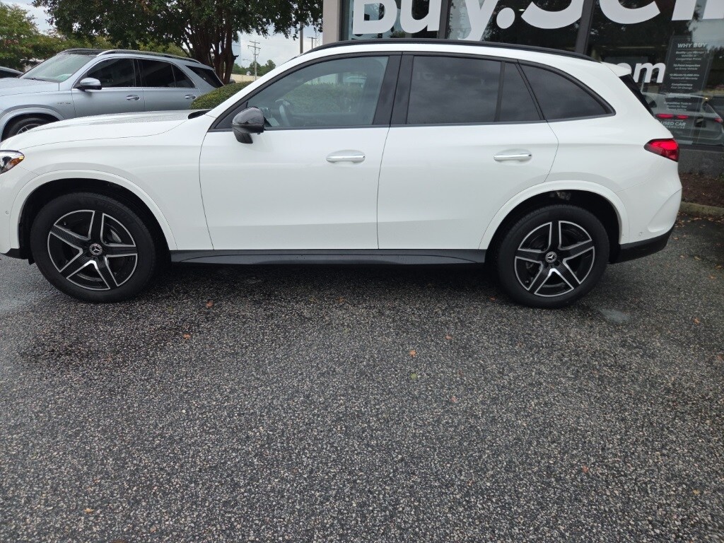 2024 Mercedes Benz GLC 300 photo 2