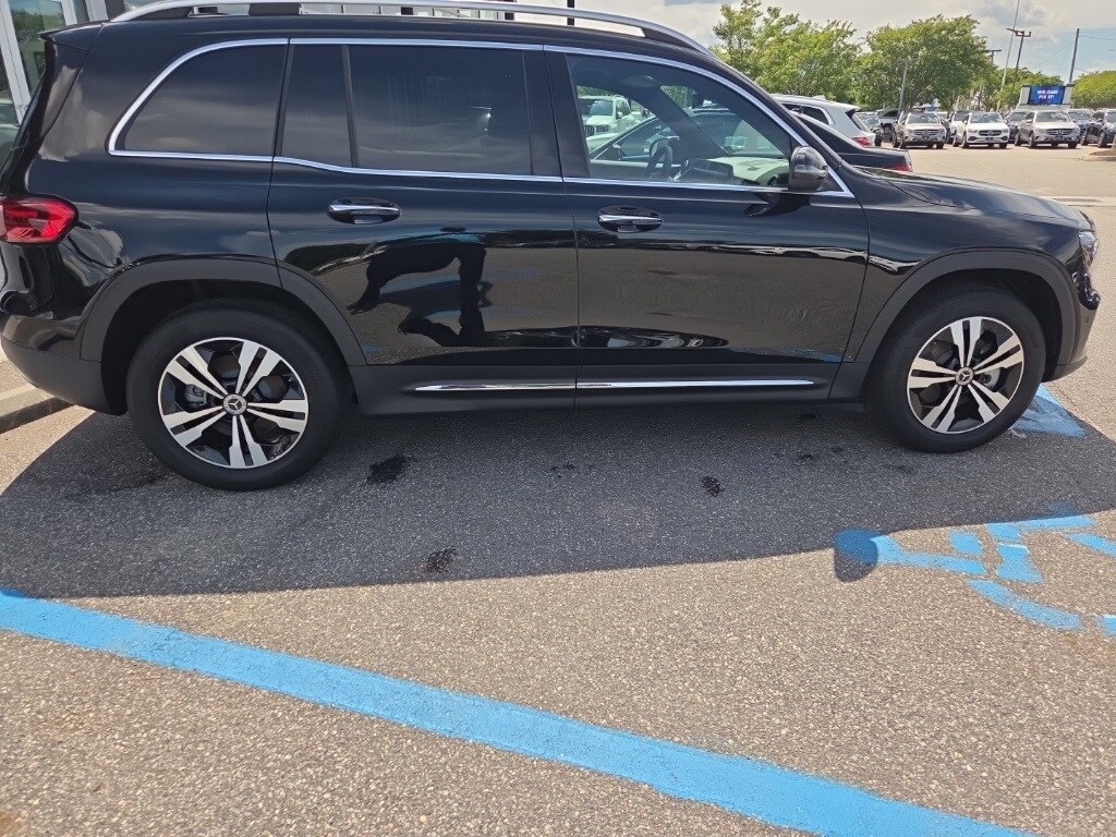 2025 Mercedes Benz GLB 250 photo 2