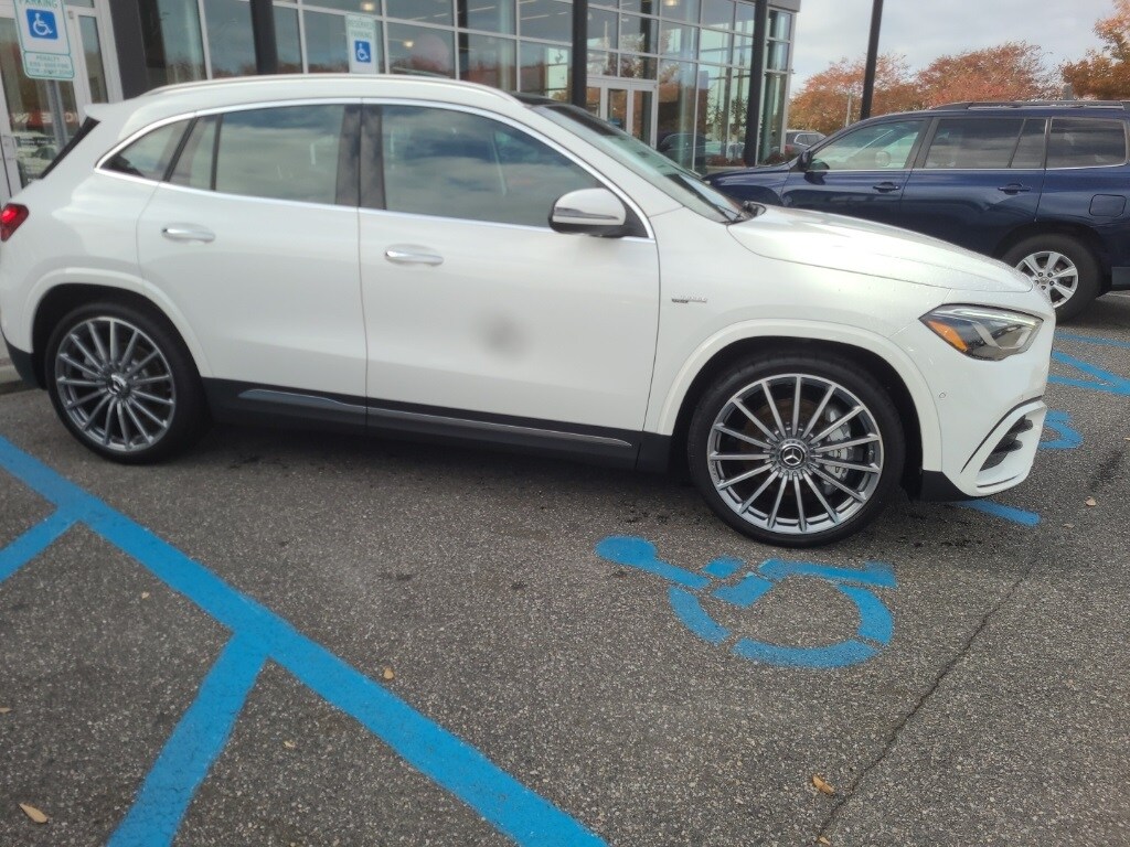 2025 Mercedes Benz GLA 35 AMG photo 2