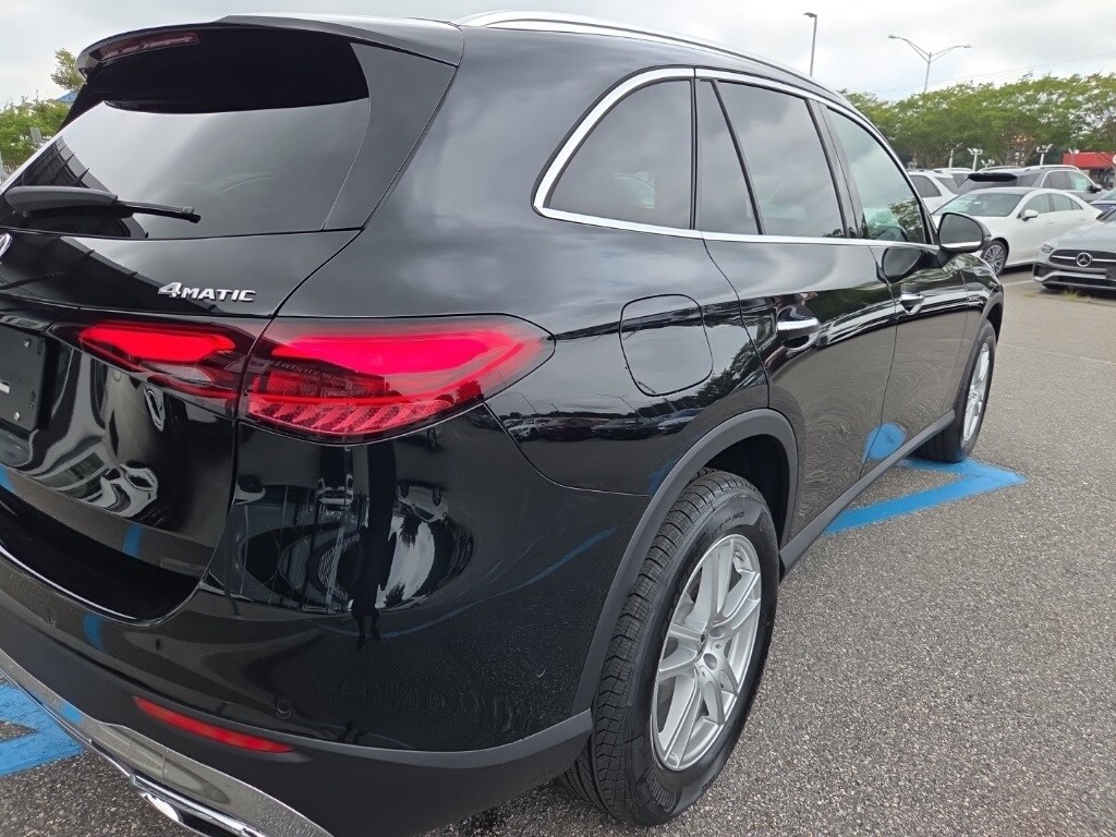 2026 Mercedes Benz GLC 300 4MATIC photo 3