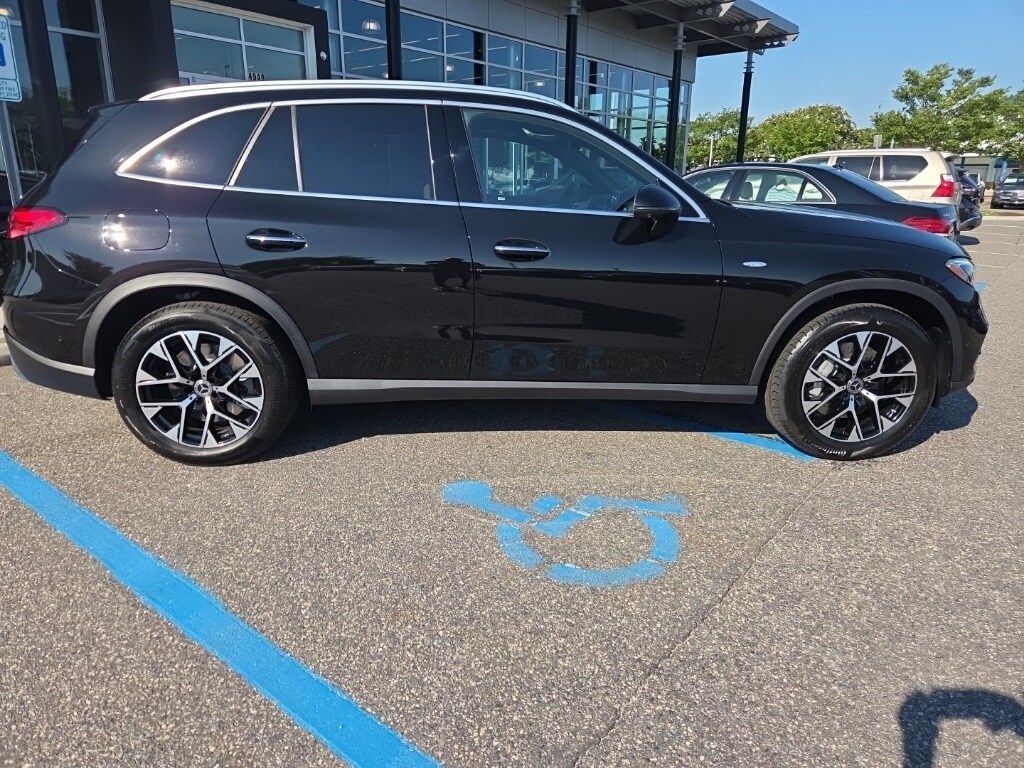 2025 Mercedes Benz GLC 350e 4MATIC photo 3