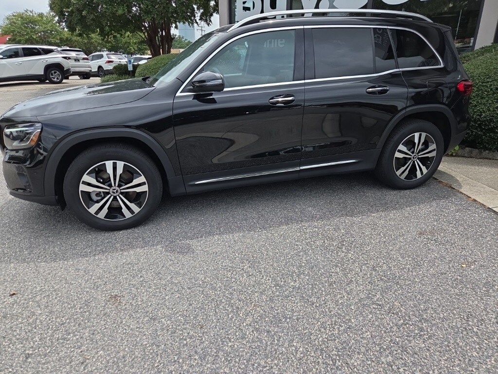 2025 Mercedes Benz GLB 250 4MATIC photo 3