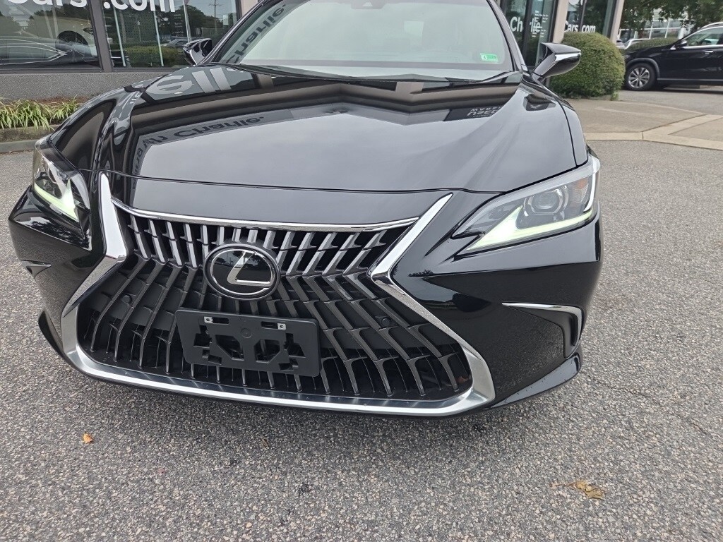 2023 Lexus ES 300h Luxury photo 4