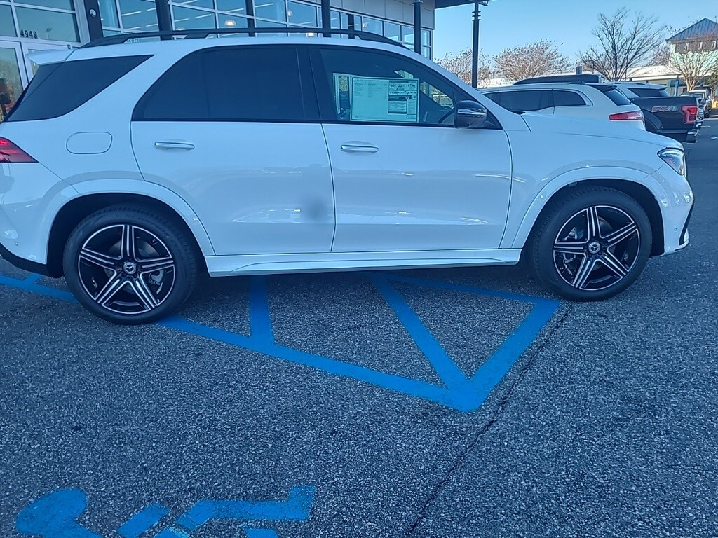2025 Mercedes Benz GLE 450e photo 2