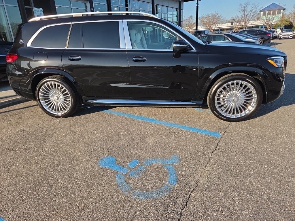 2025 Mercedes Benz GLS Maybach 600 photo 2
