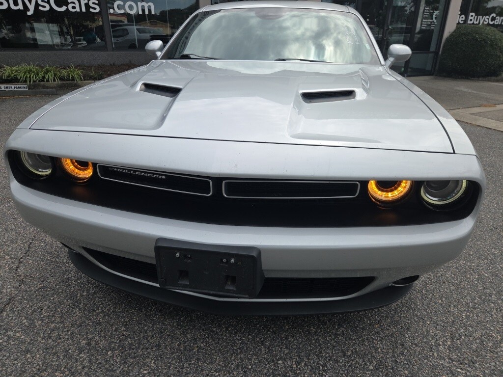 2023 Dodge Challenger SXT photo 3