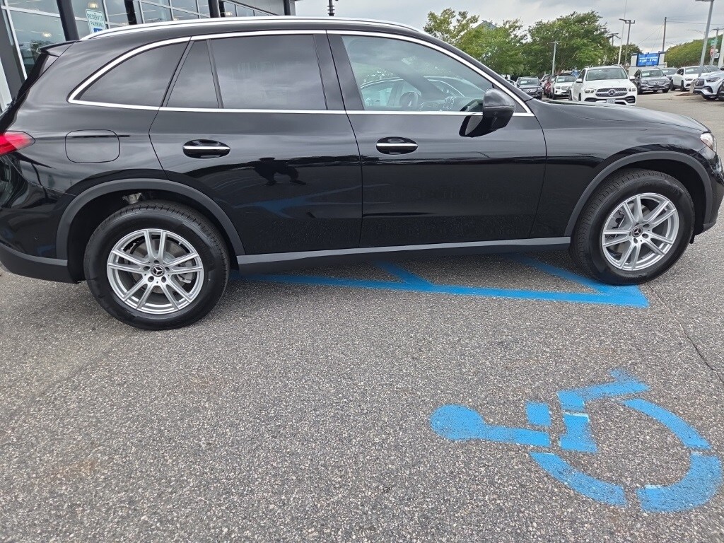 2026 Mercedes Benz GLC 300 4MATIC photo 2