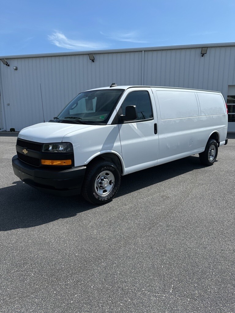 2023 Chevrolet Express 2500 Work Cargo Van photo 3
