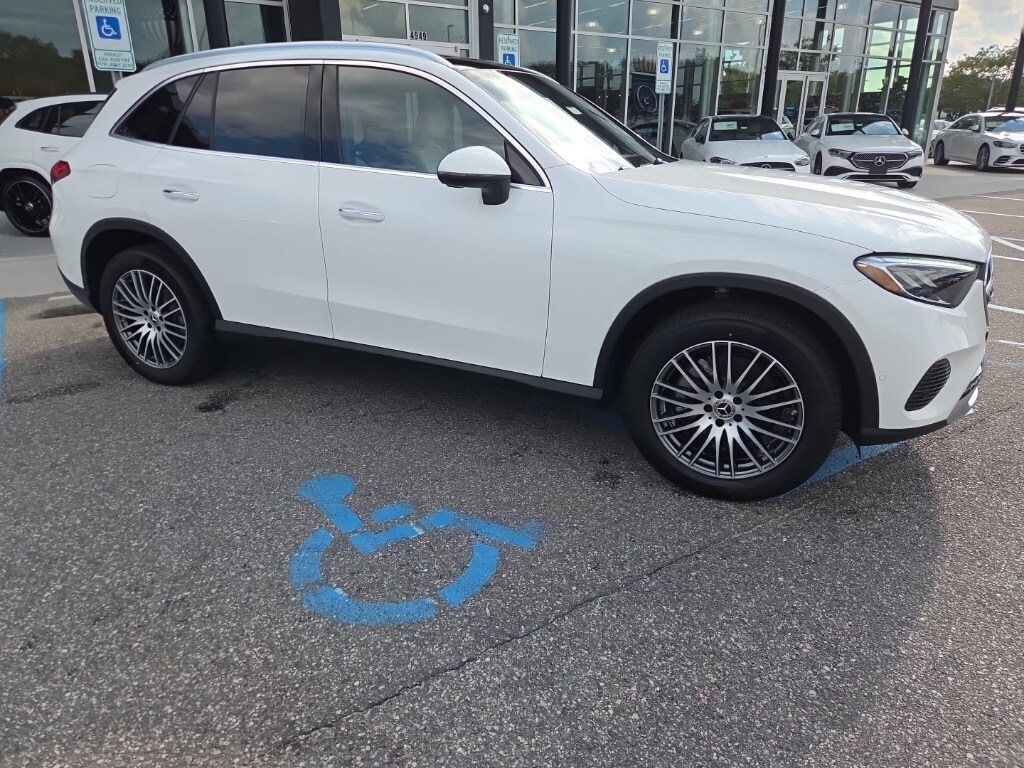 2026 Mercedes Benz GLC 300 4MATIC photo 2