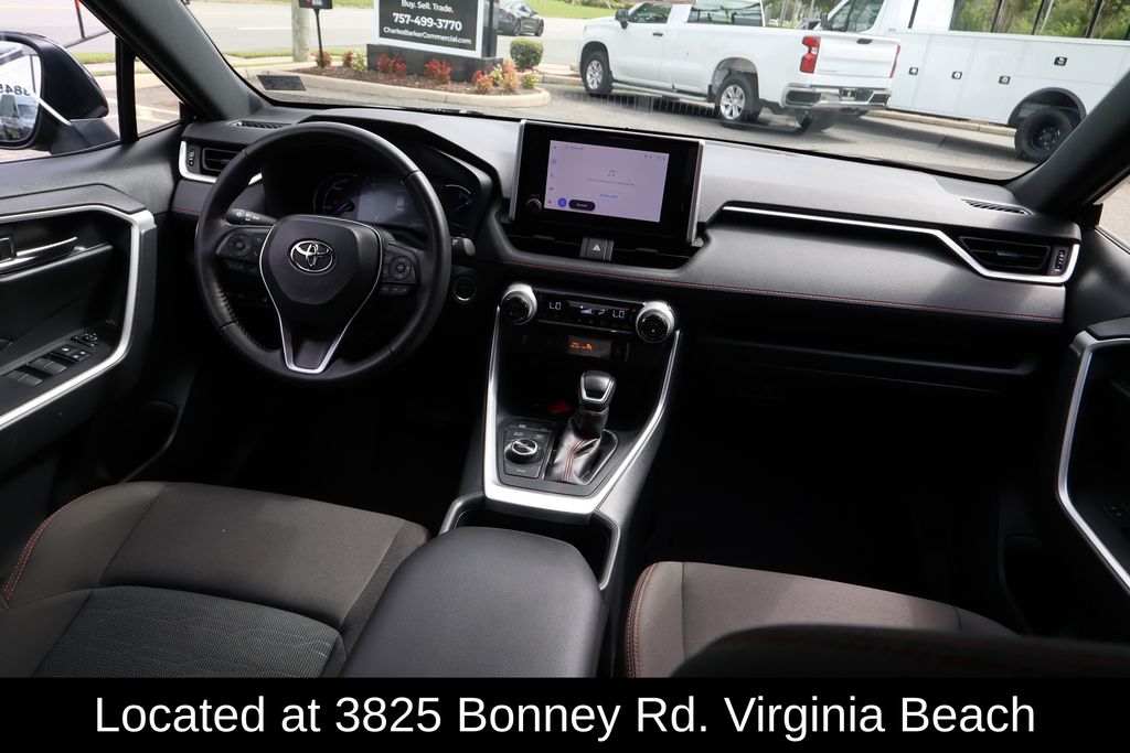 2024 Toyota RAV4 SE - Photo 8