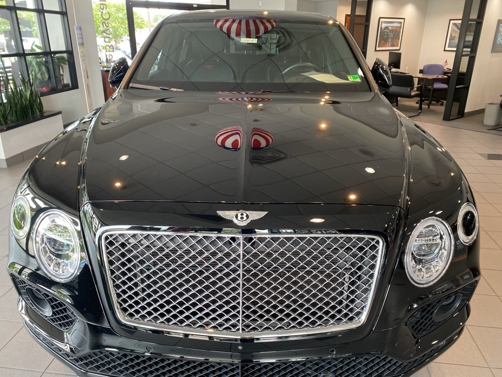 Used 2018 Bentley Bentayga Base with VIN SJAAC2ZVXJC019372 for sale in Virginia Beach, VA