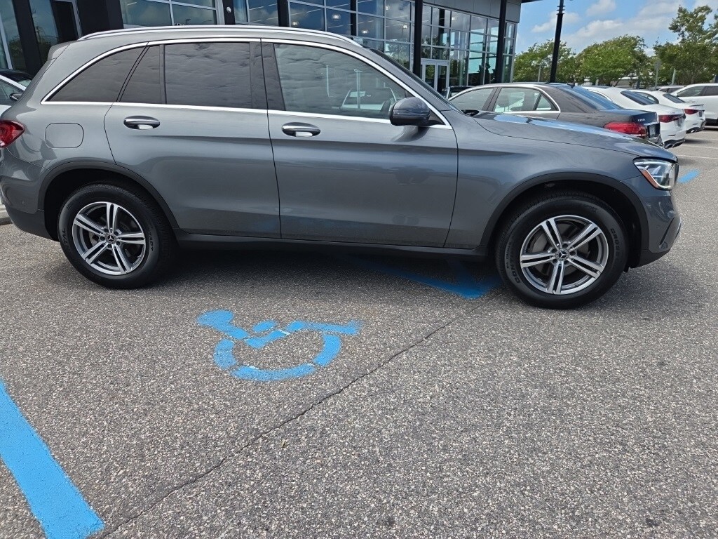 2021 Mercedes Benz GLC 300 photo 2