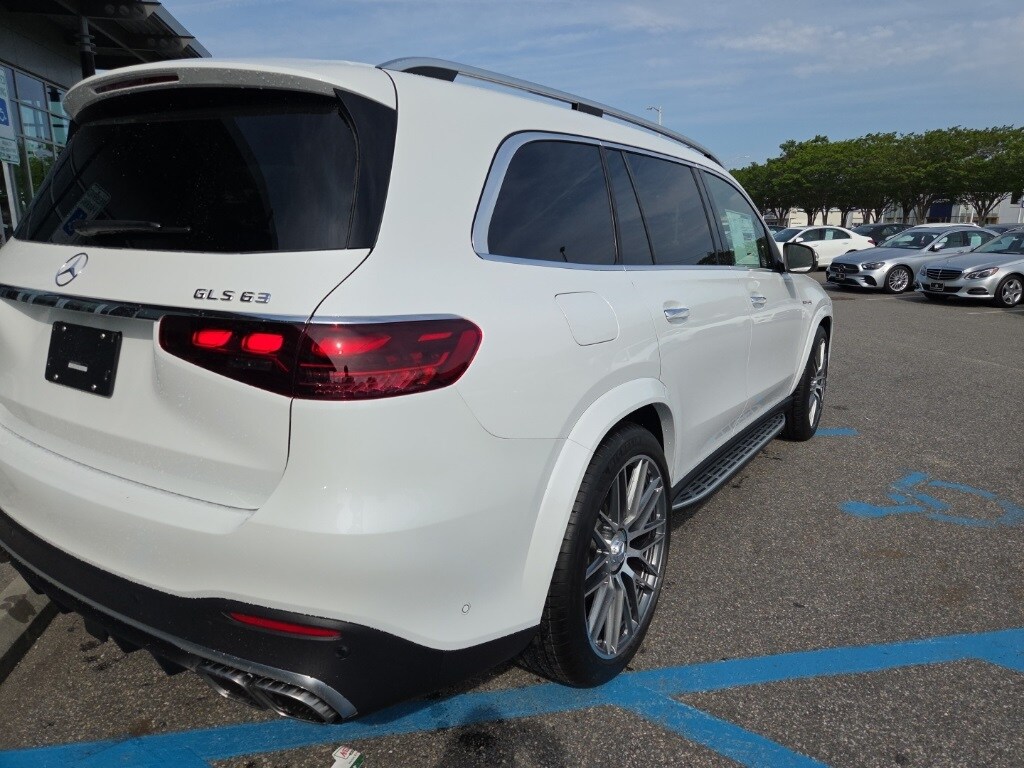 2025 Mercedes Benz GLS 63 AMG photo 3