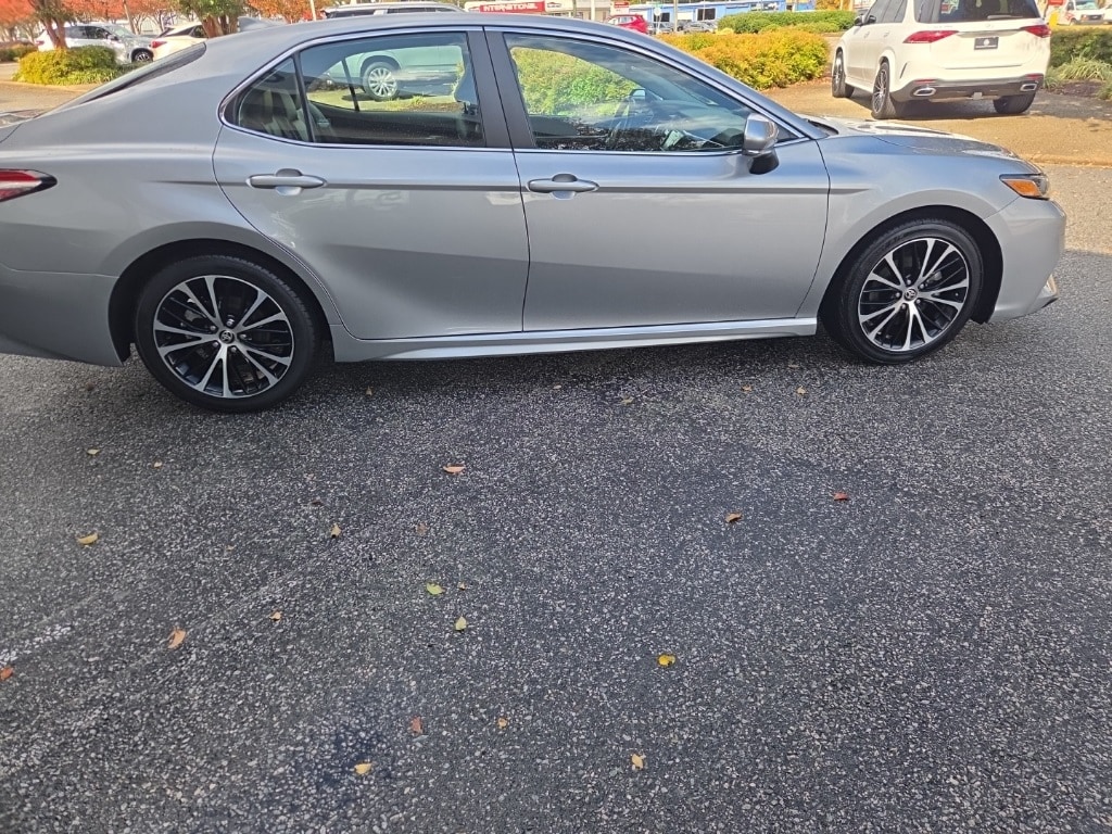 Used 2020 Toyota Camry SE Sedan