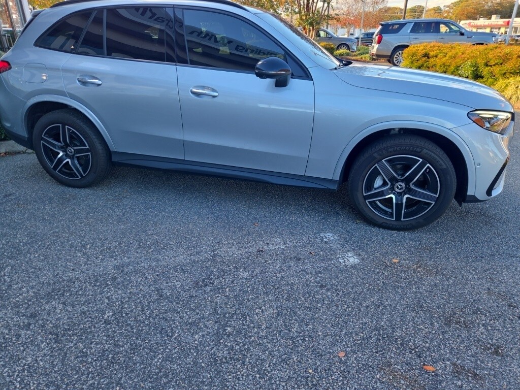 2024 Mercedes Benz GLC 300 AMG 4MATIC photo 2
