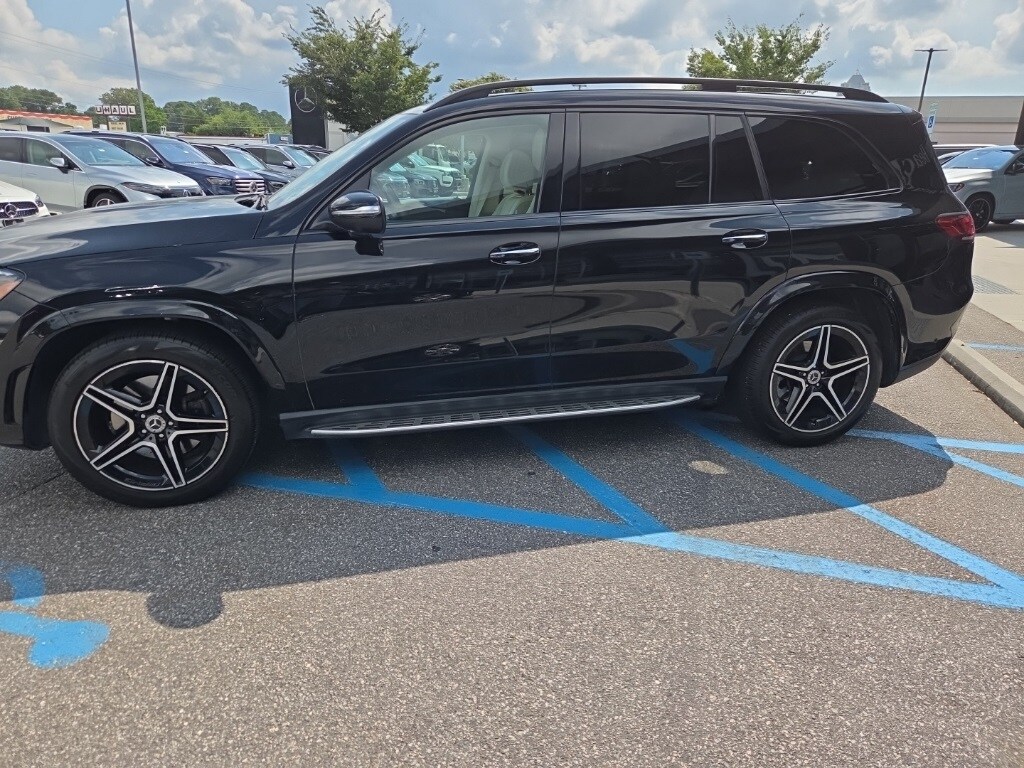 2022 Mercedes Benz GLS 450 4MATIC photo 2