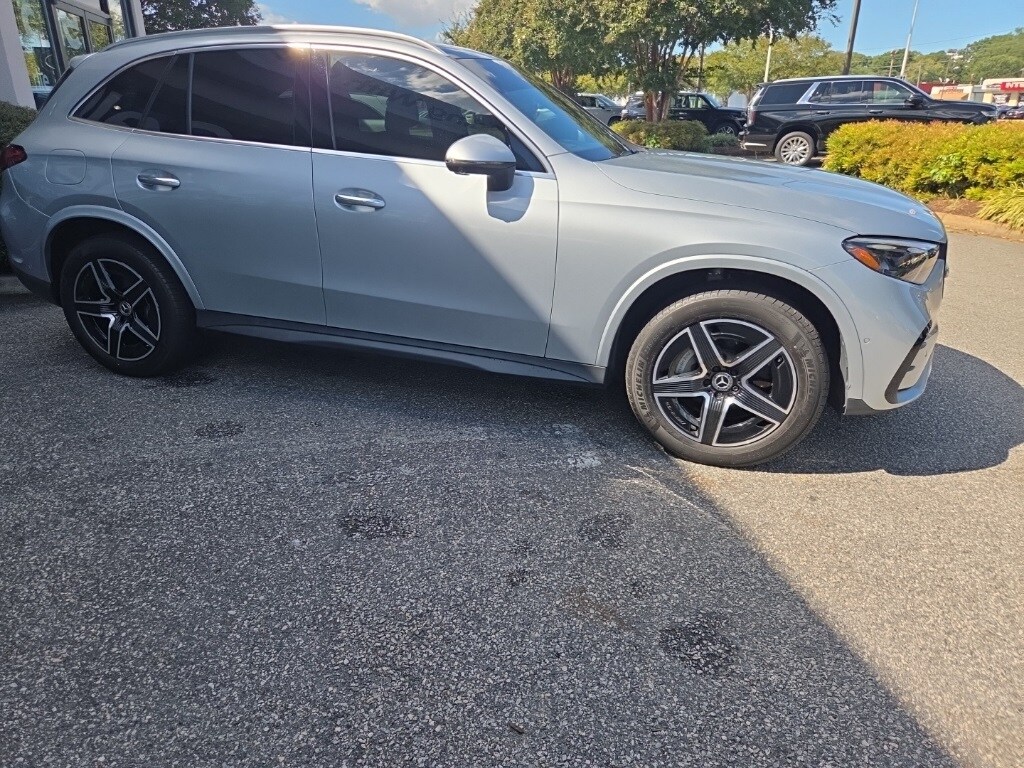 2023 Mercedes Benz GLC 300 4MATIC photo 2