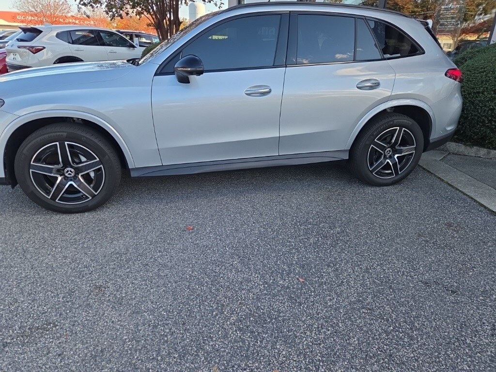 2024 Mercedes Benz GLC 300 AMG 4MATIC photo 3