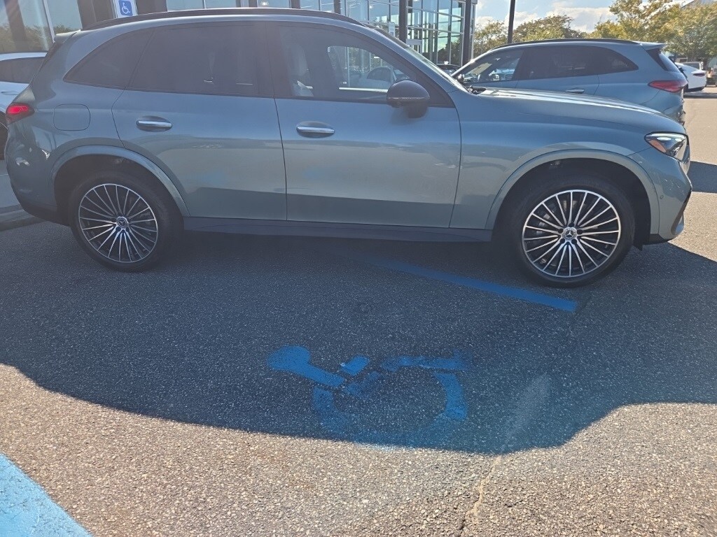 2026 Mercedes Benz GLC 300 4MATIC photo 2
