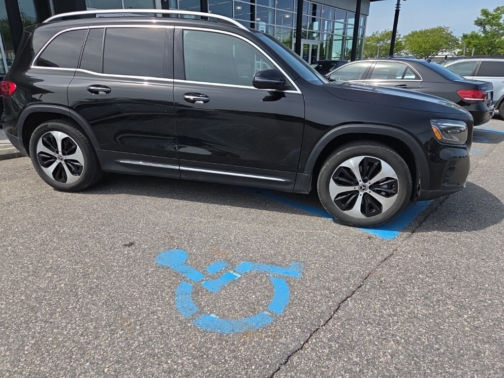 2024 Mercedes Benz GLB 250 photo 2