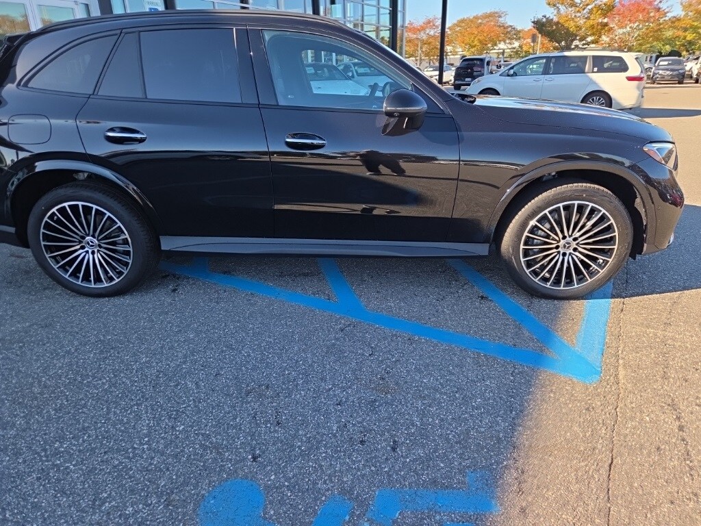 2026 Mercedes Benz GLC 300 4MATIC photo 2