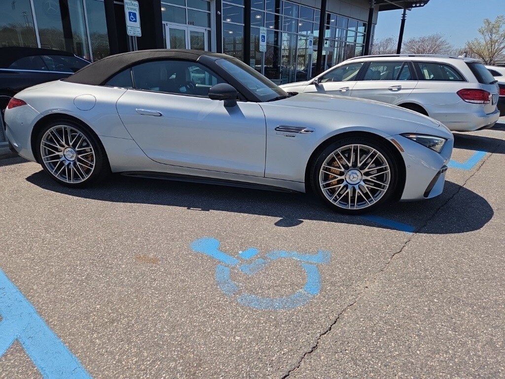 2022 Mercedes Benz SL 63 AMG photo 2