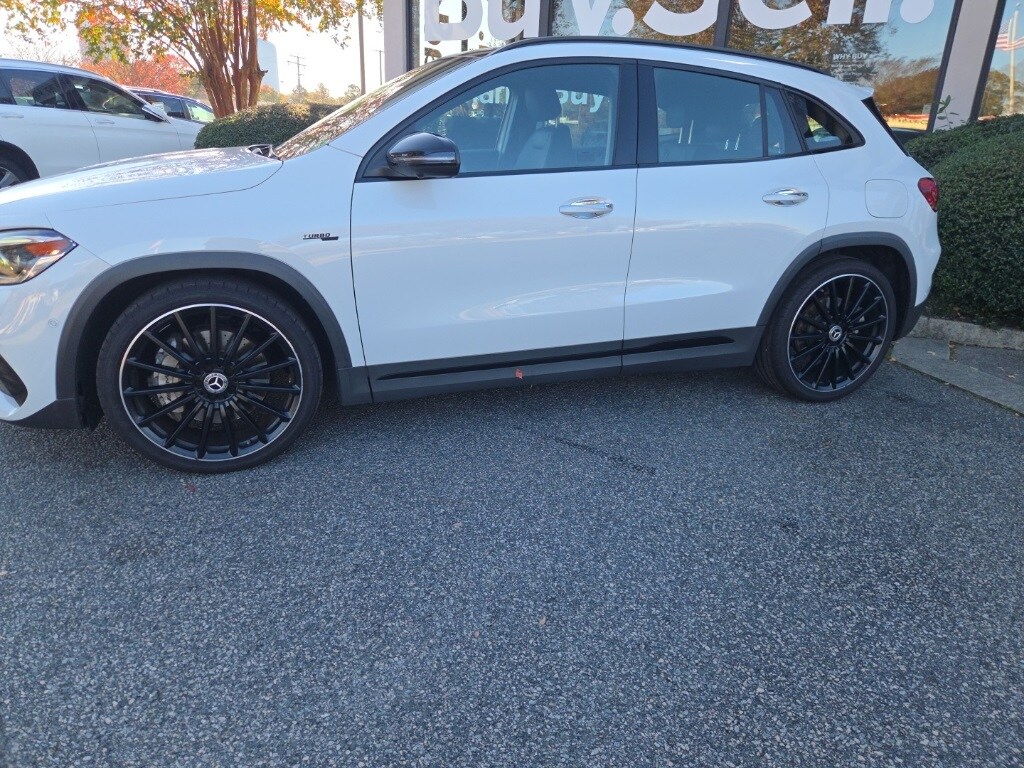 2022 Mercedes Benz GLA 35 AMG photo 2