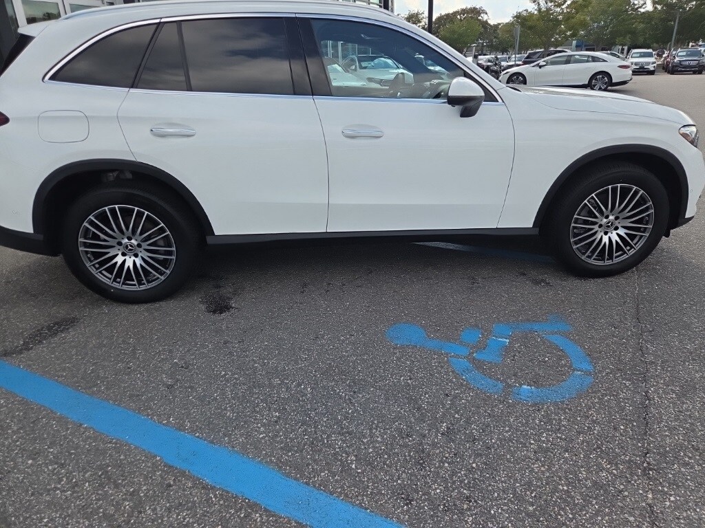 2026 Mercedes Benz GLC 300 4MATIC photo 3