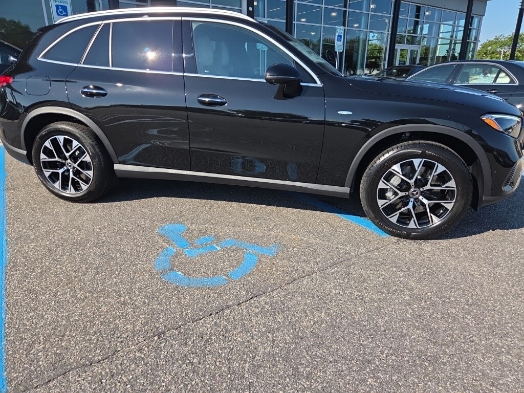 2025 Mercedes Benz GLC 350e 4MATIC photo 2