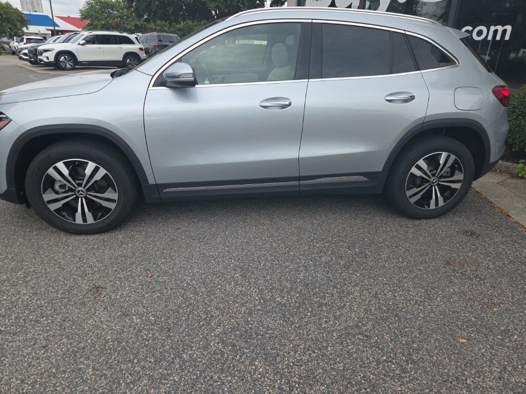 2024 Mercedes Benz GLA 250 4MATIC photo 2