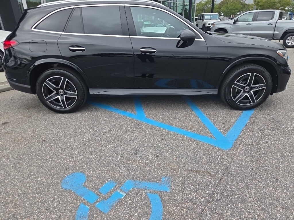 2026 Mercedes Benz GLC 300 4MATIC photo 2