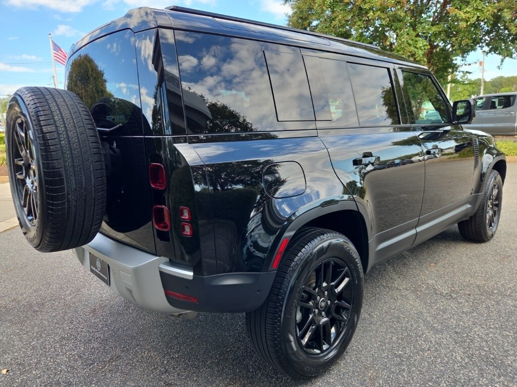 2025 Land Rover Defender 110 S photo 4