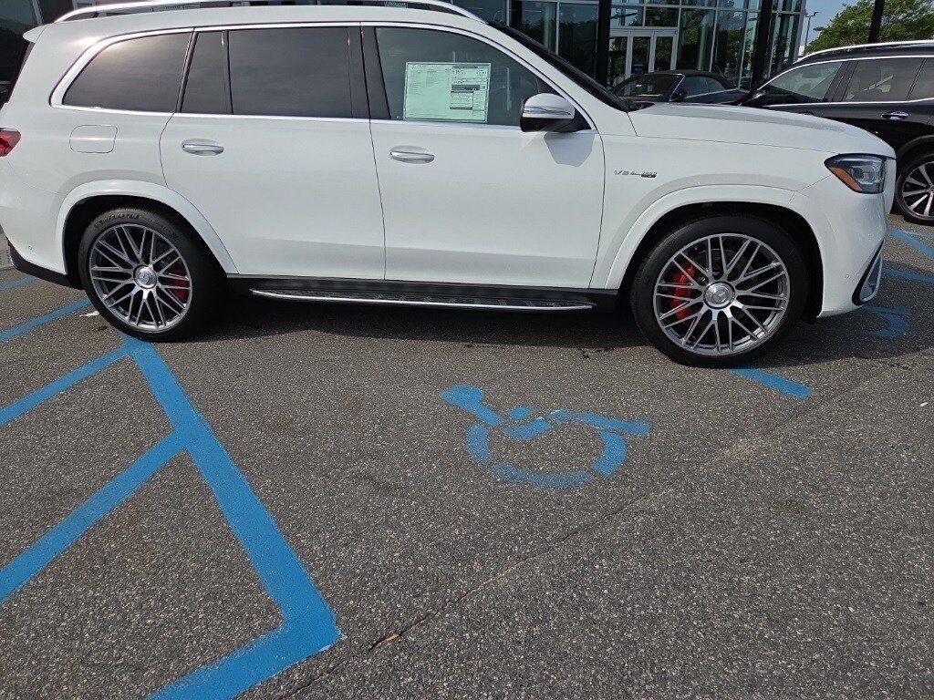 2025 Mercedes Benz GLS 63 AMG photo 2