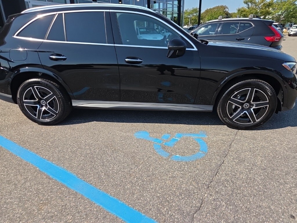 2026 Mercedes Benz GLC 300 4MATIC photo 2