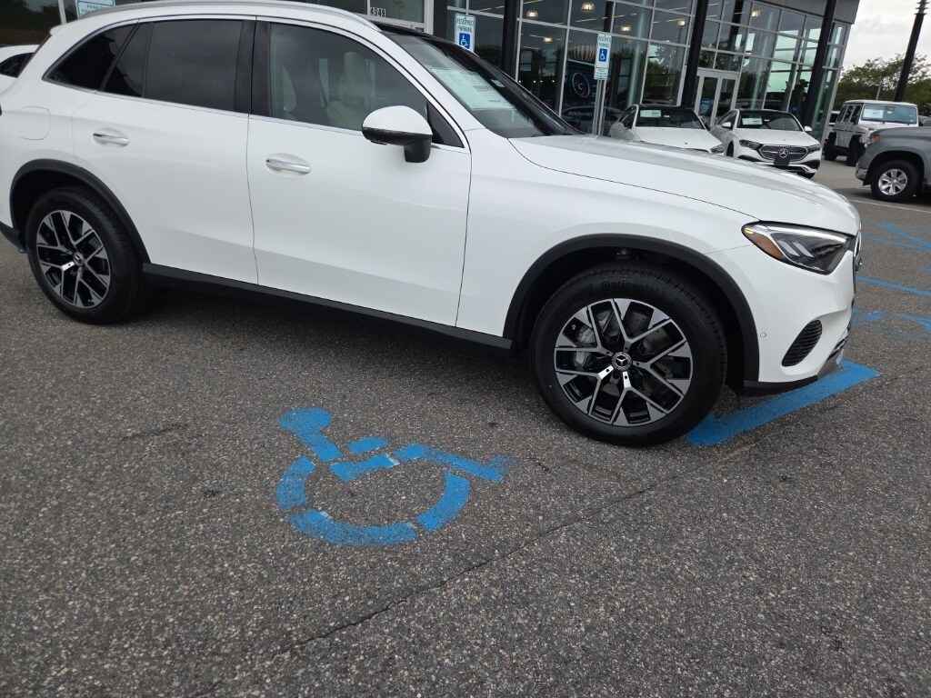 2026 Mercedes Benz GLC 350e 4MATIC photo 2