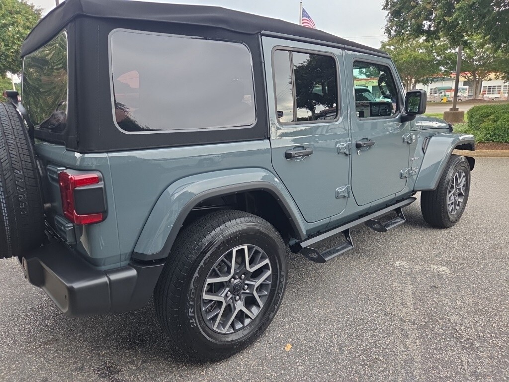2024 Jeep Wrangler Sahara photo 3