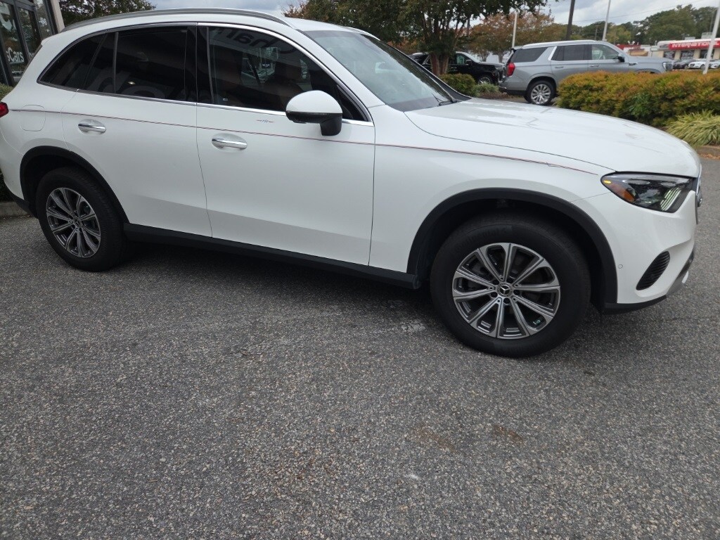 2023 Mercedes Benz GLC 300 photo 2