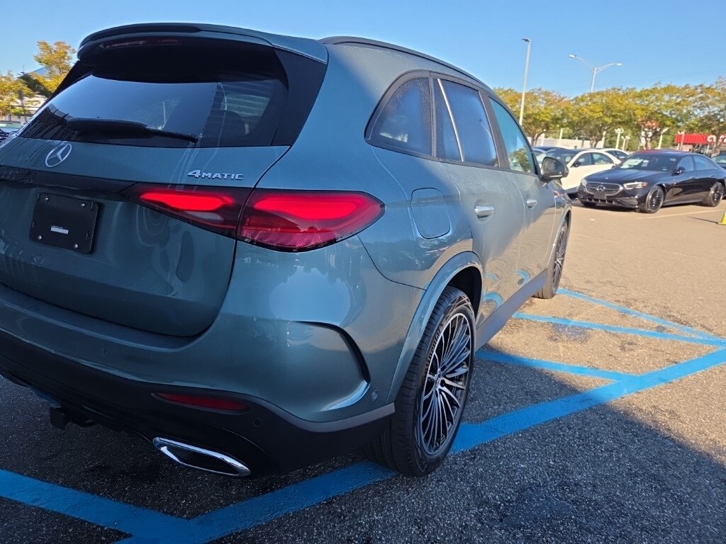 2026 Mercedes Benz GLC 300 4MATIC photo 4