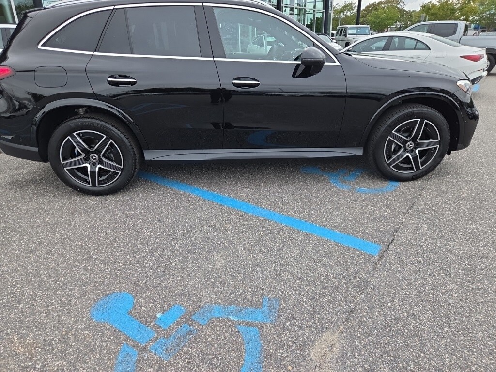 2026 Mercedes Benz GLC 300 4MATIC photo 3