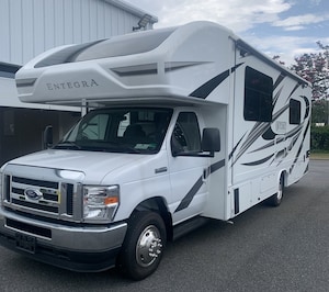 2023 Ford Coach Odyssey 26m Base Truck