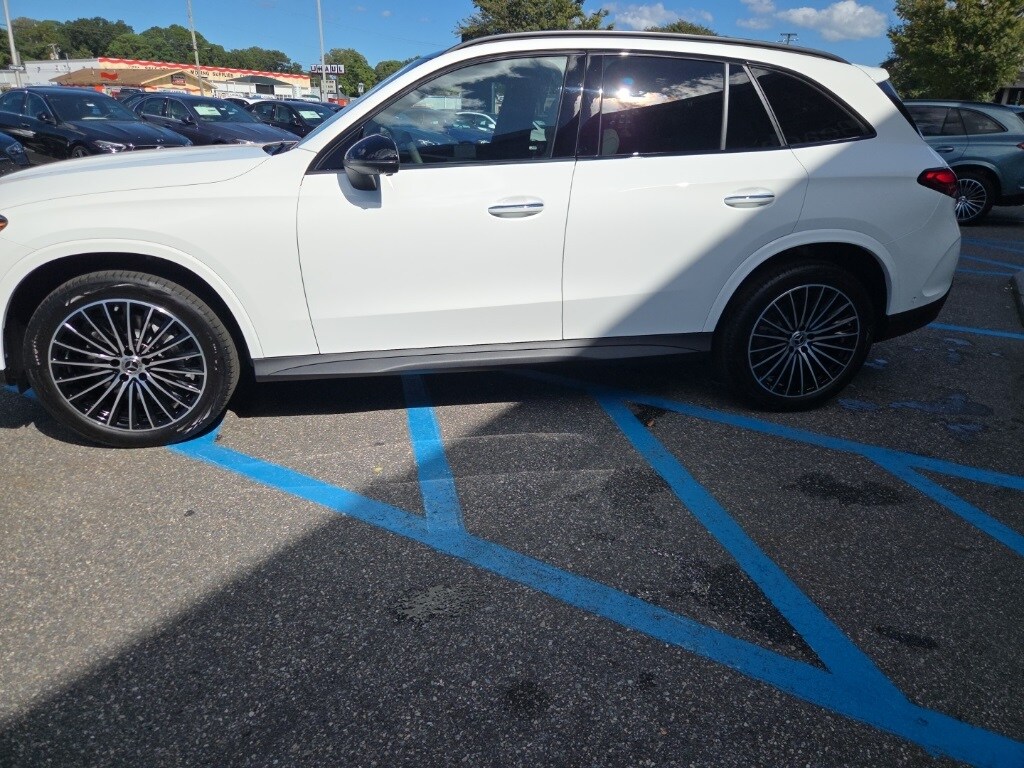 2026 Mercedes Benz GLC 300 4MATIC photo 3