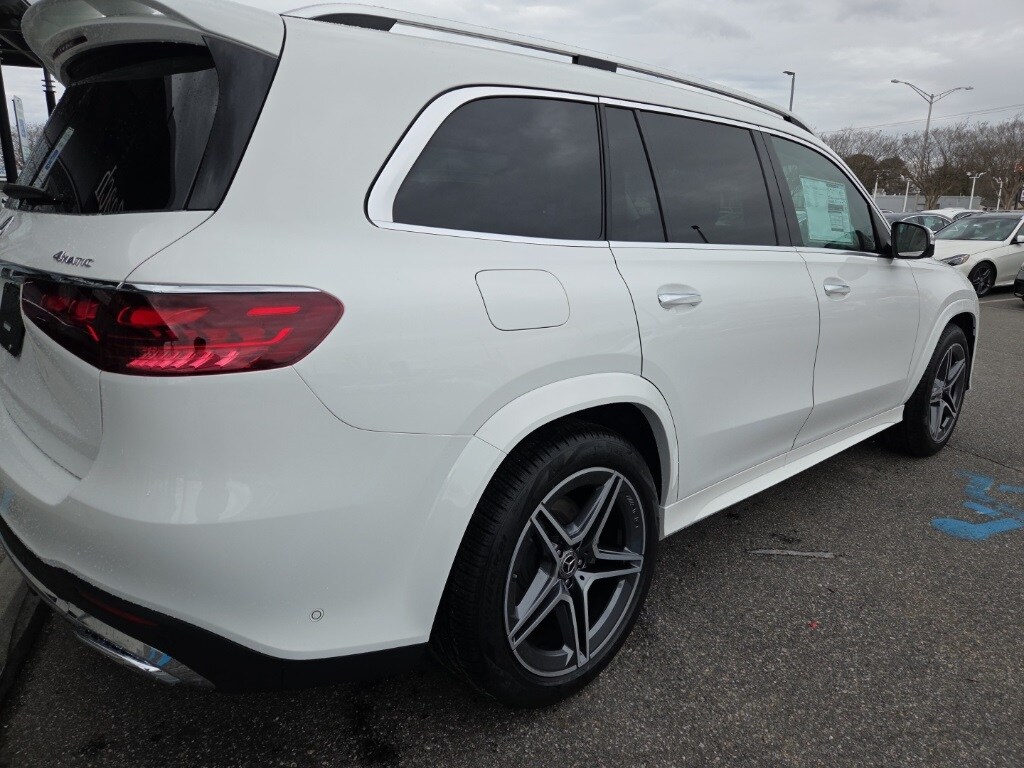 2025 Mercedes Benz GLS 450 4MATIC photo 2