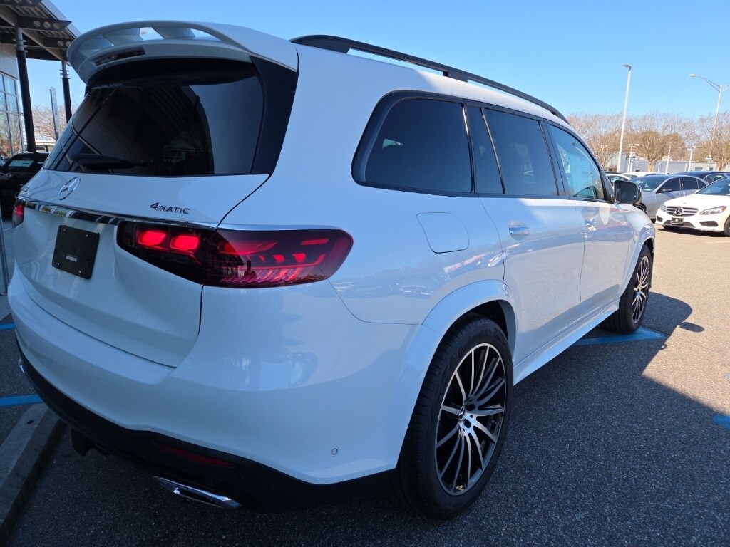 2025 Mercedes Benz GLS 450 4MATIC photo 3