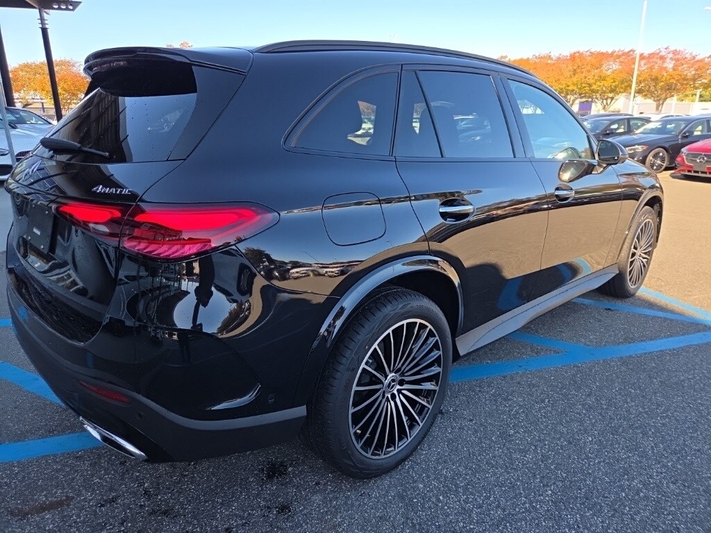 2026 Mercedes Benz GLC 300 4MATIC photo 3