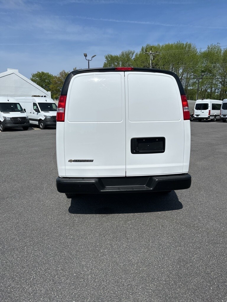 2023 Chevrolet Express 2500 Work Cargo Van photo 4
